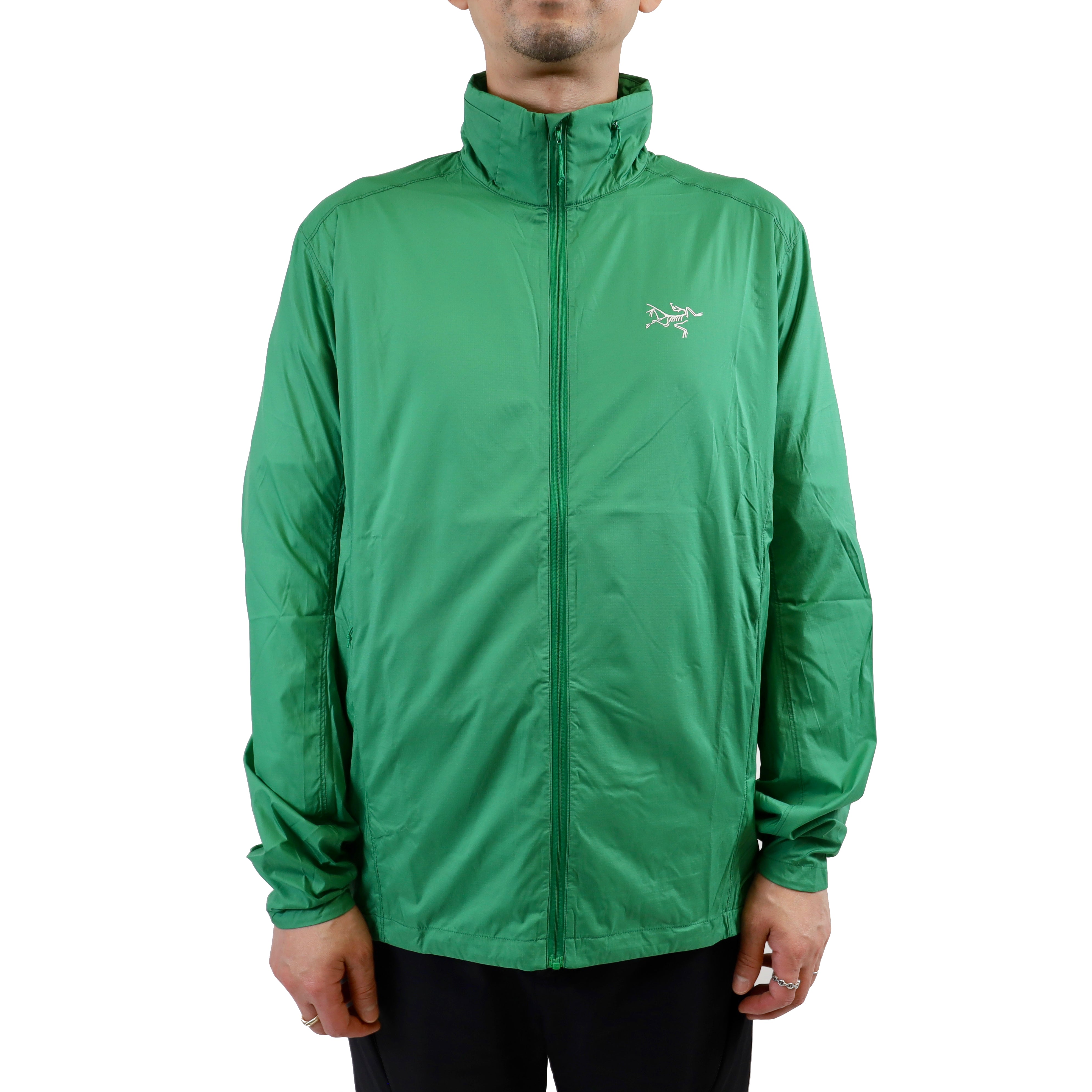 圧縮できて荷造りしやすいarcteryx nodin jacket