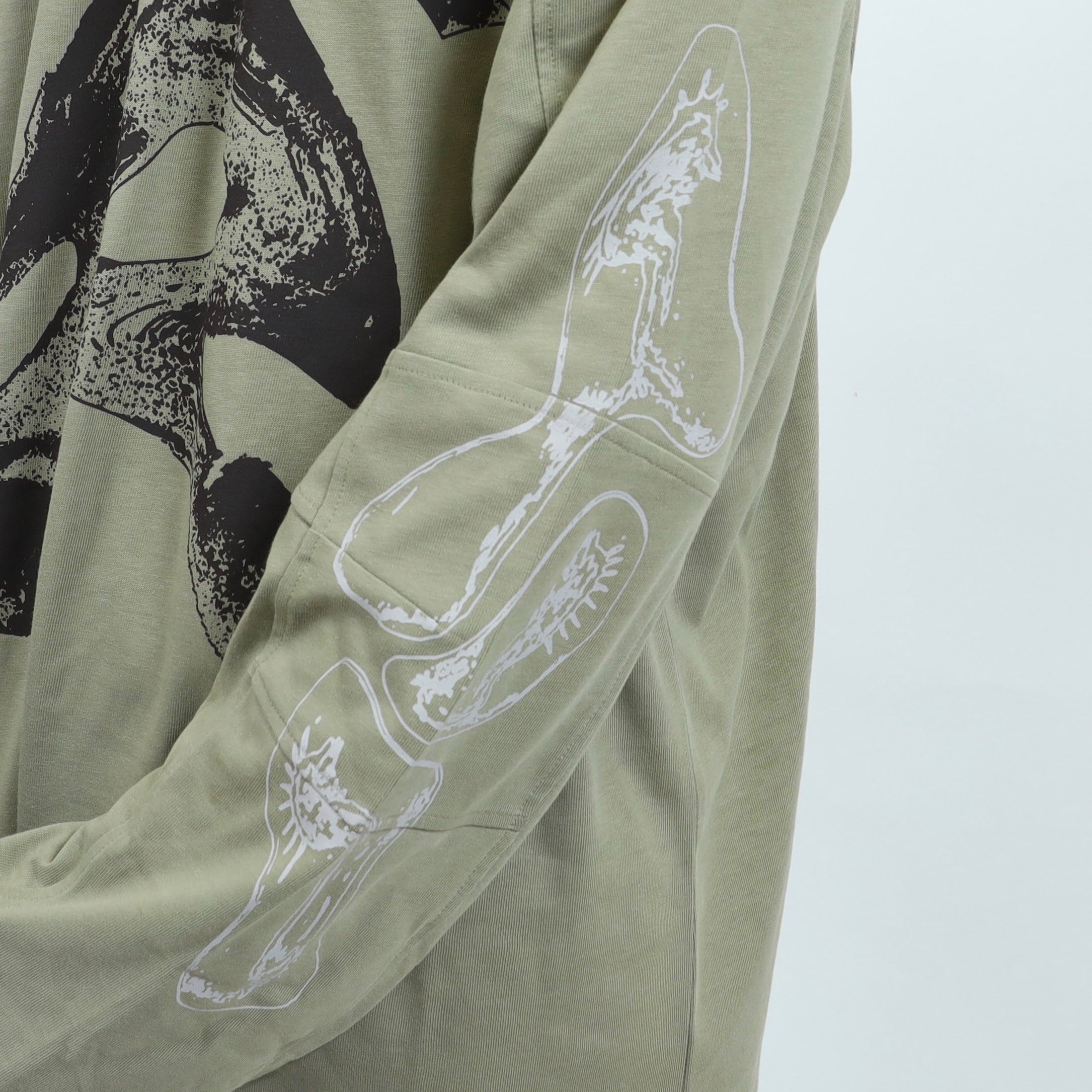 ROA】T-SHIRT LONG SLEEVE GRAPHIC – KIKUNOBU Liv