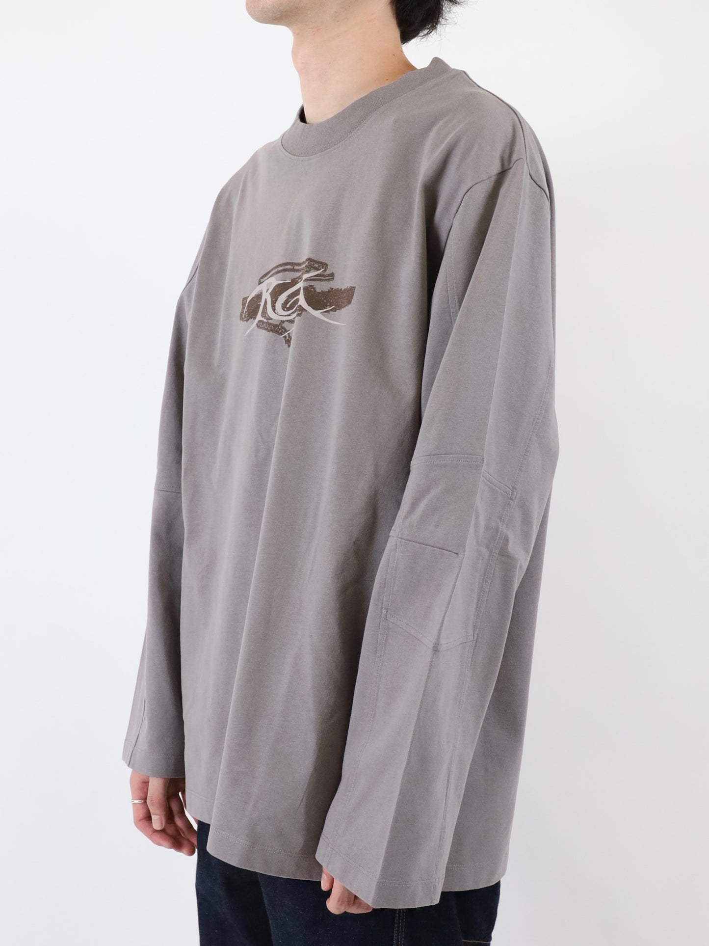 【ROA】 LONG SLEEVE GRAPHIC